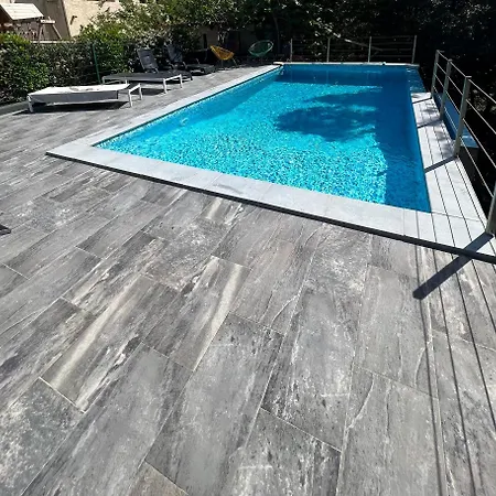 Maison, Idealement Situee Piscine A Partager Villa *