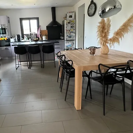 Villa Maison, Idealement Situee Piscine A Partager